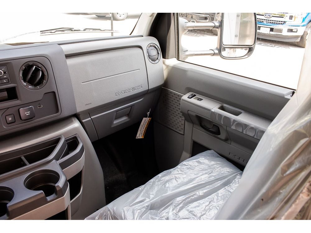 2027 Ford E-450 Super Duty Base