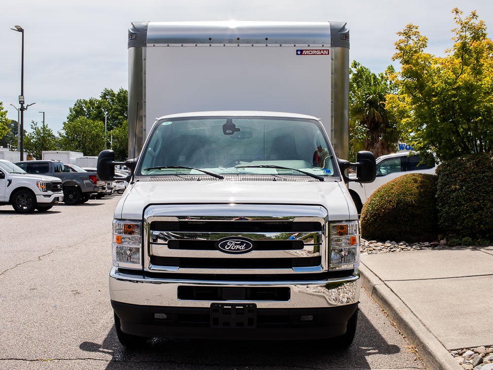 2027 Ford E-450 Super Duty Base
