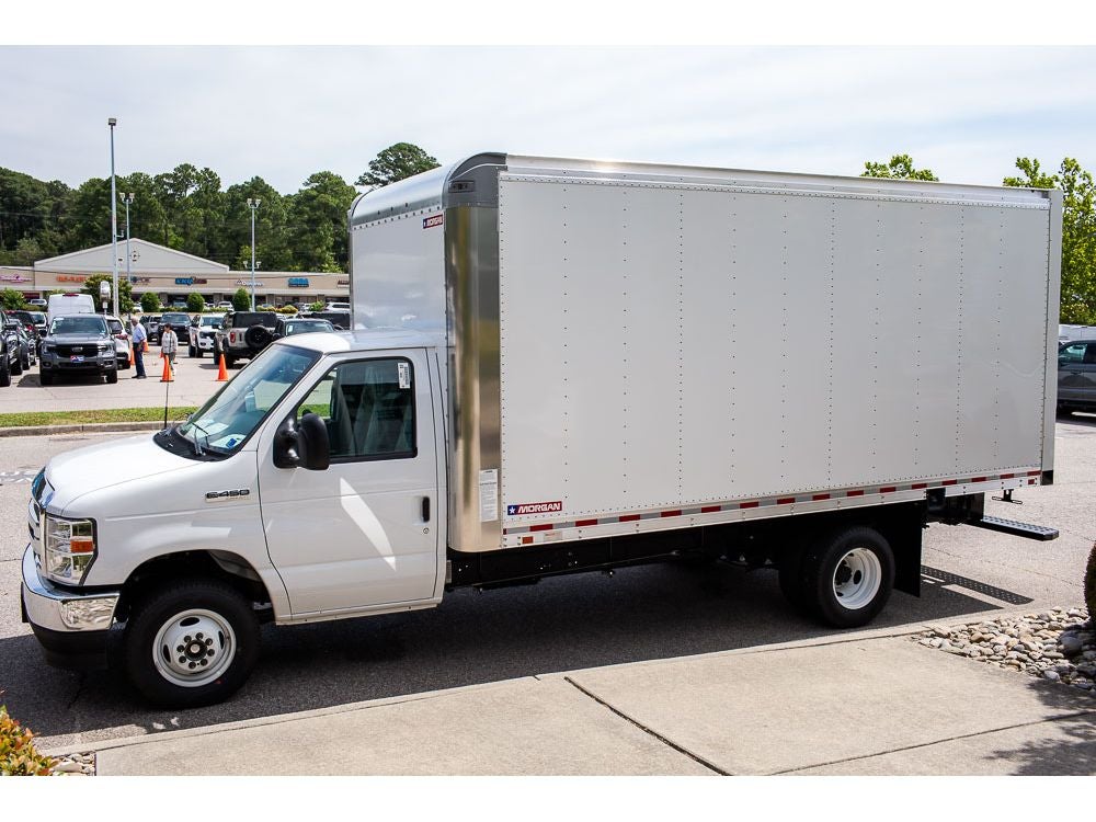 2027 Ford E-450 Super Duty Base