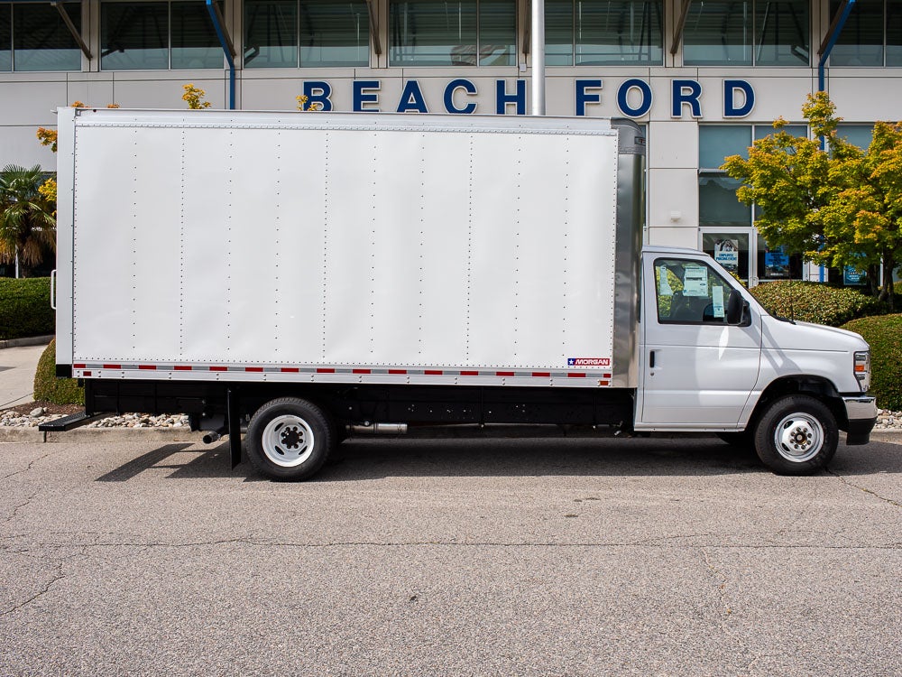 2027 Ford E-450 Super Duty Base