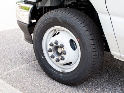 2027 Ford E-450 Super Duty Base
