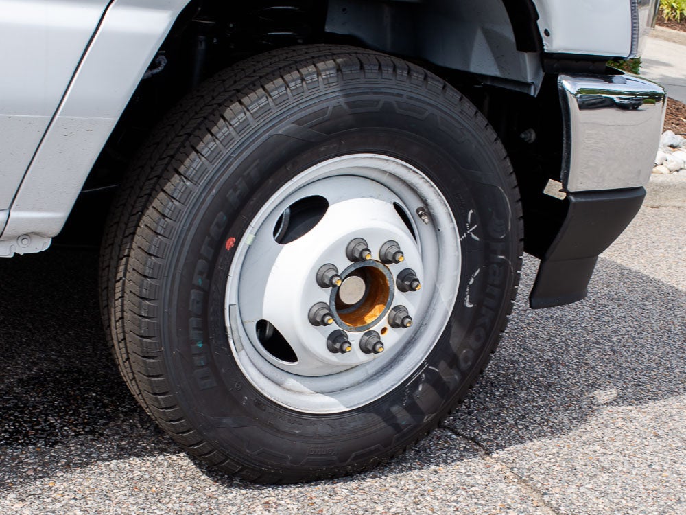 2027 Ford E-450 Super Duty Base