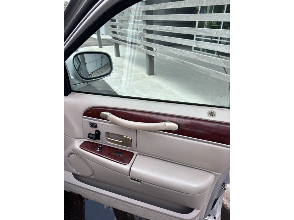 2004 Lincoln Town Car Ultimate