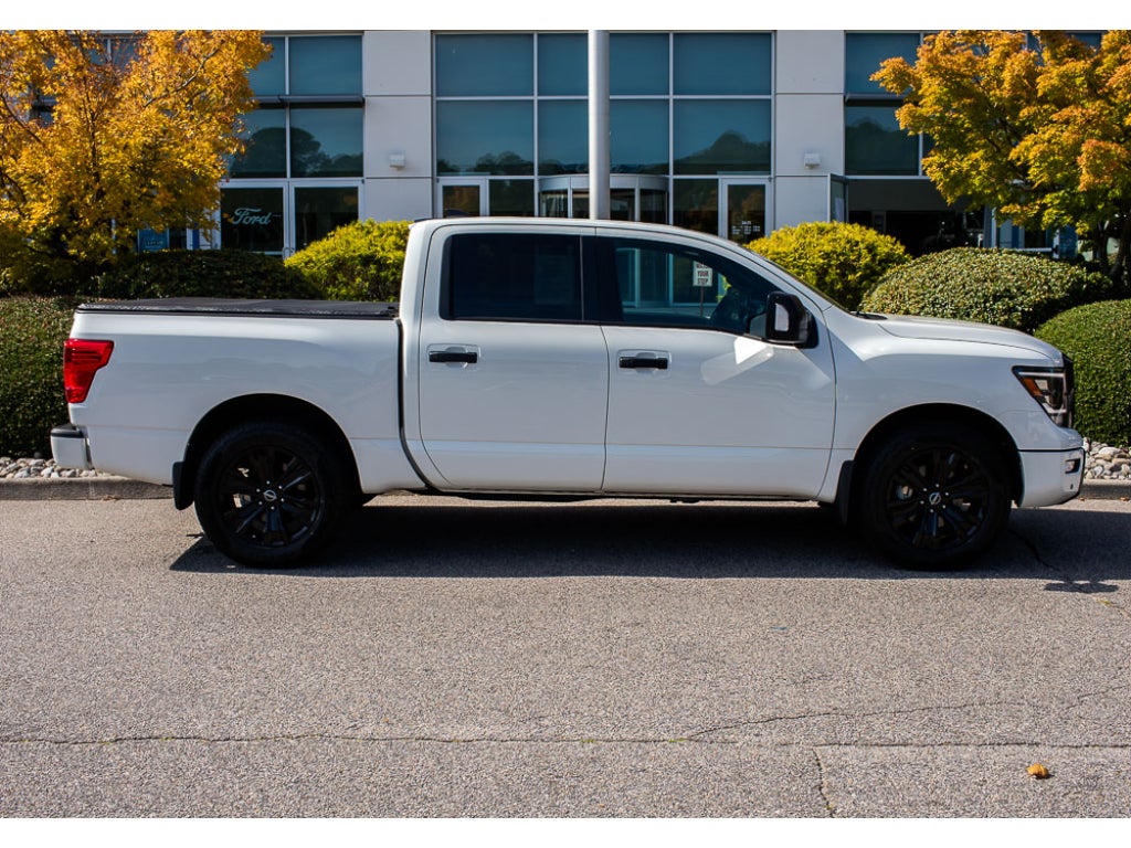 2023 Nissan Titan SV