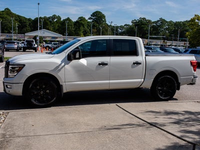 2023 Nissan Titan SV