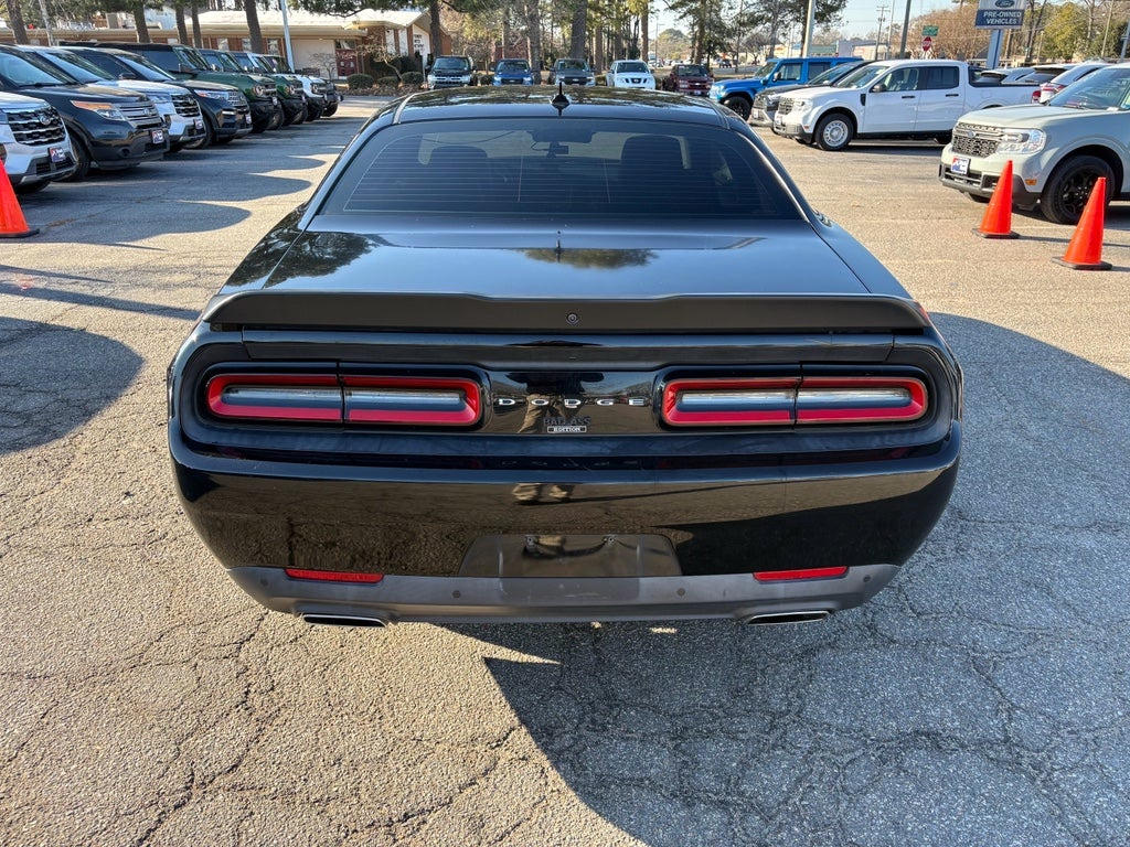 2016 Dodge Challenger SXT Plus