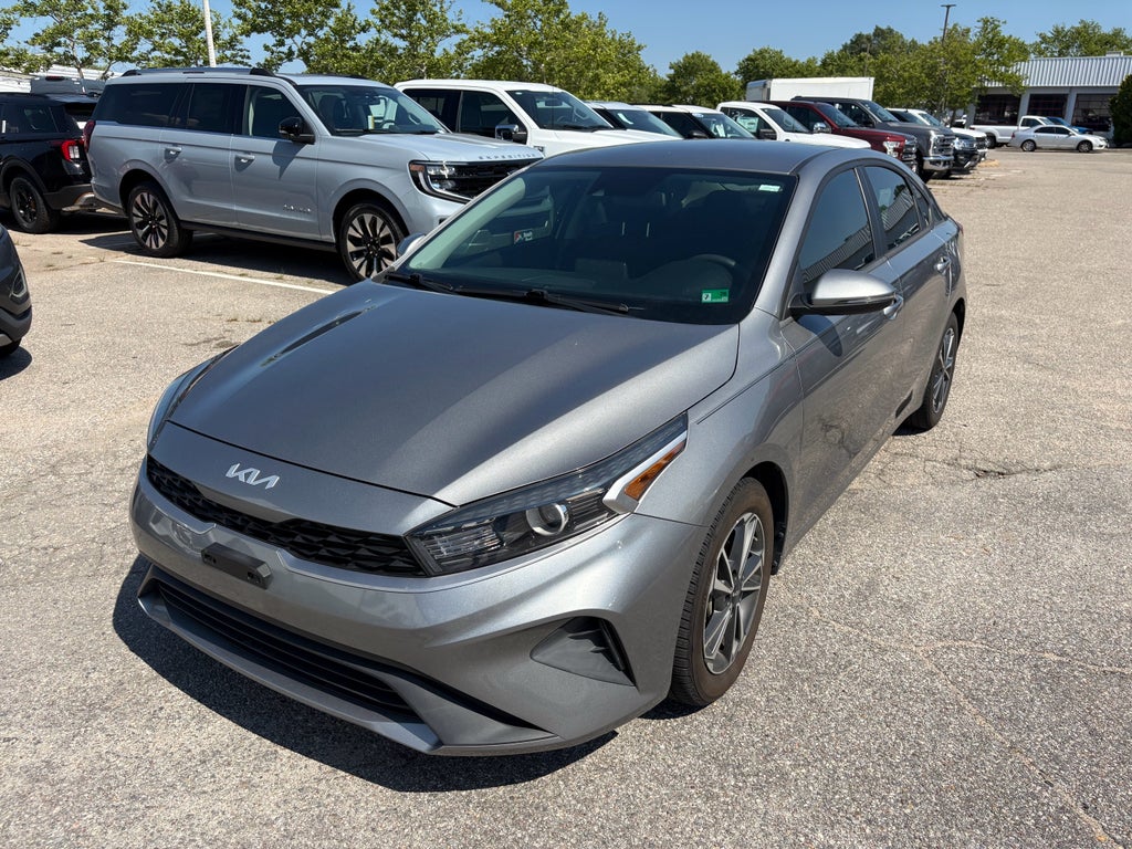 2022 Kia Forte LXS AT's photo