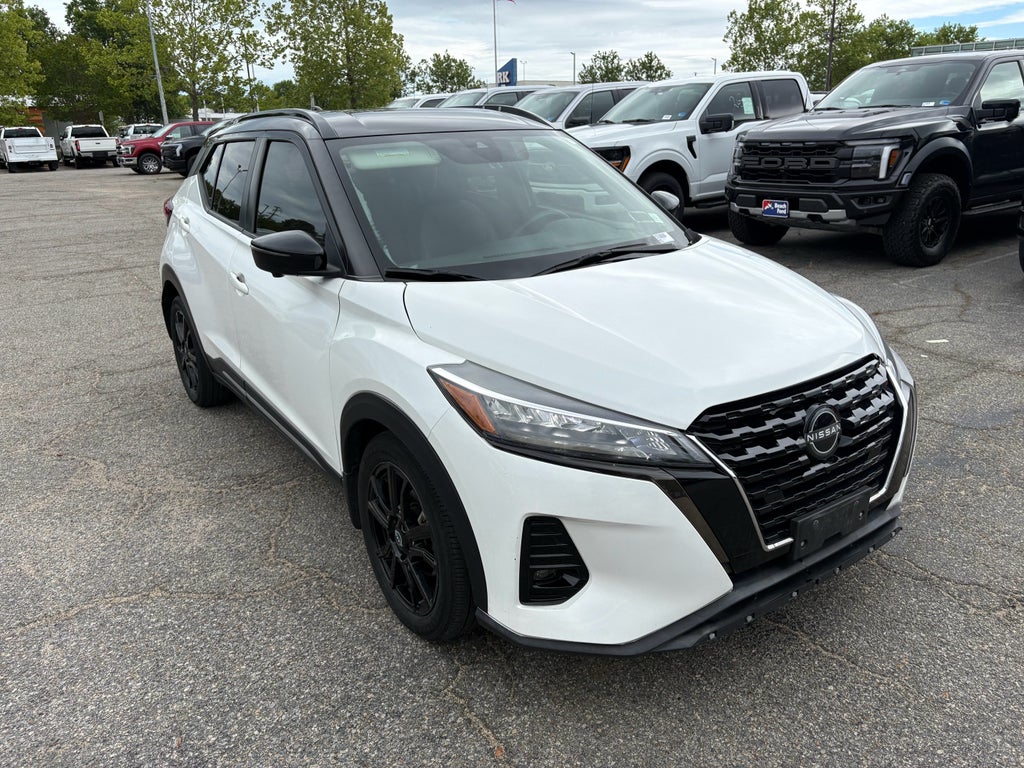 2022 Nissan Kicks SR