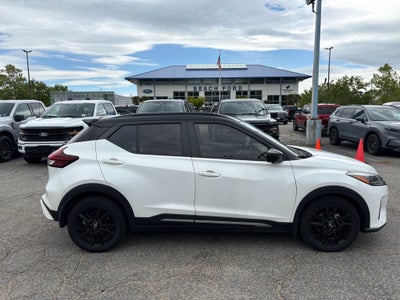 2022 Nissan Kicks SR