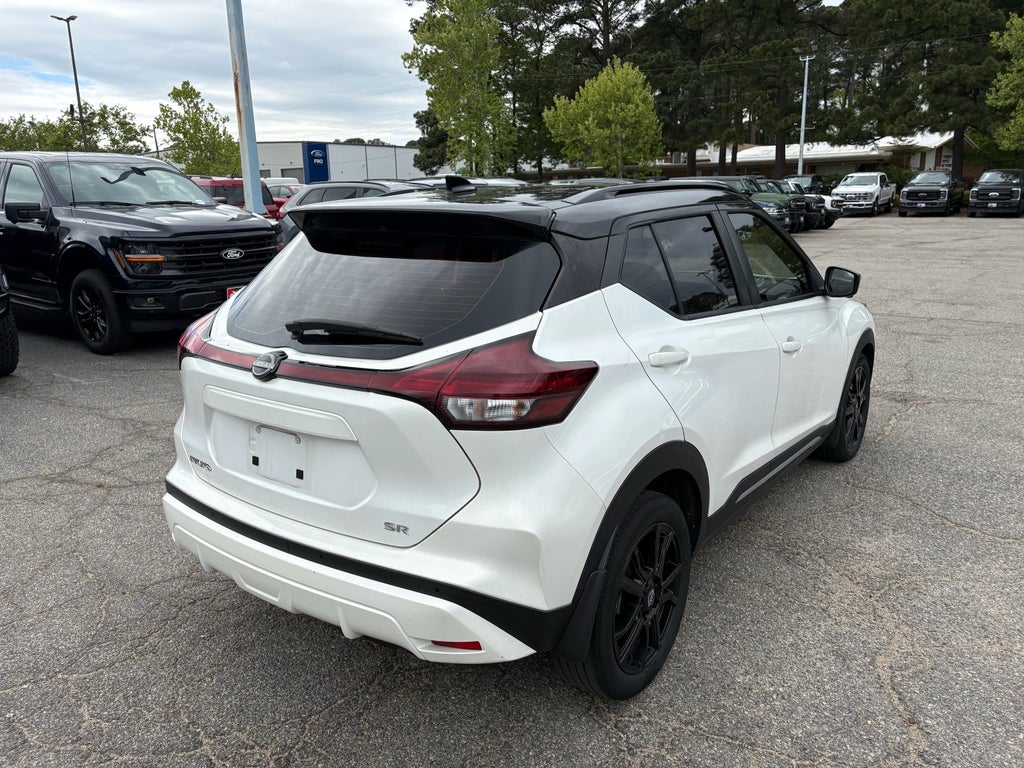 2022 Nissan Kicks SR