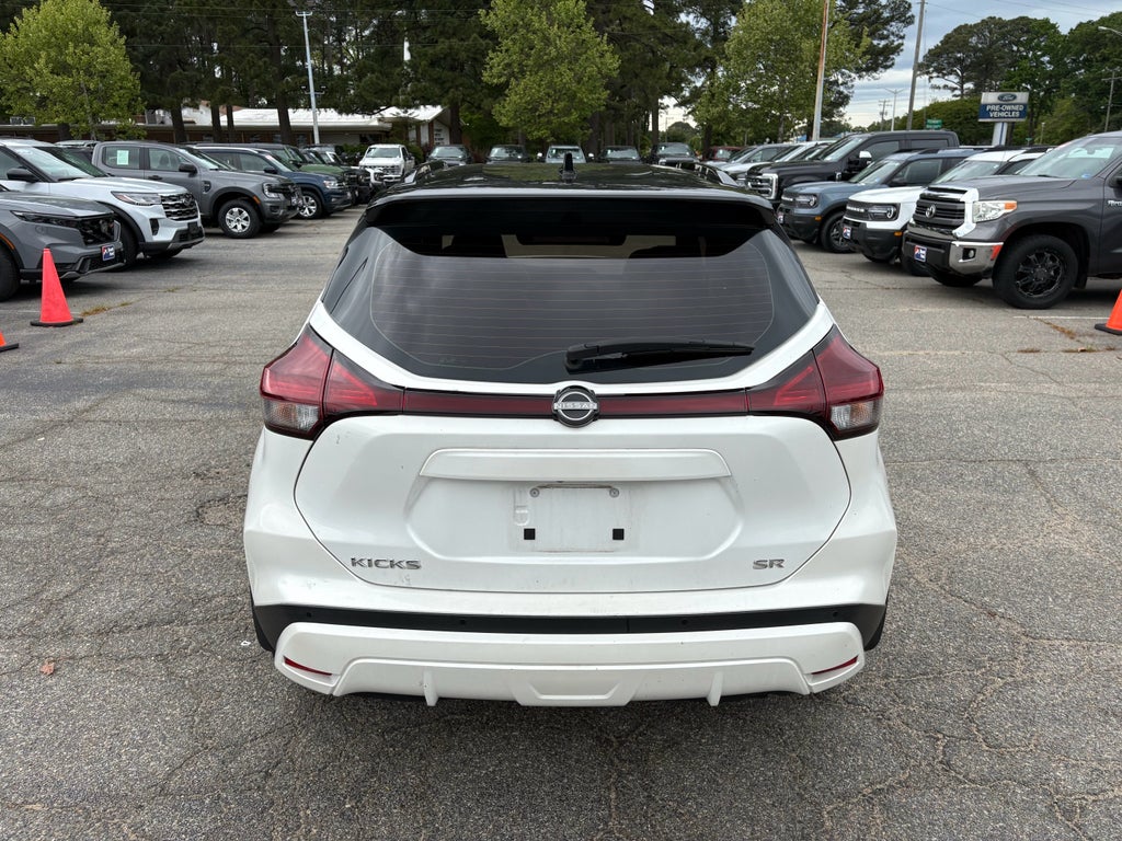 2022 Nissan Kicks SR