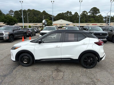 2022 Nissan Kicks SR