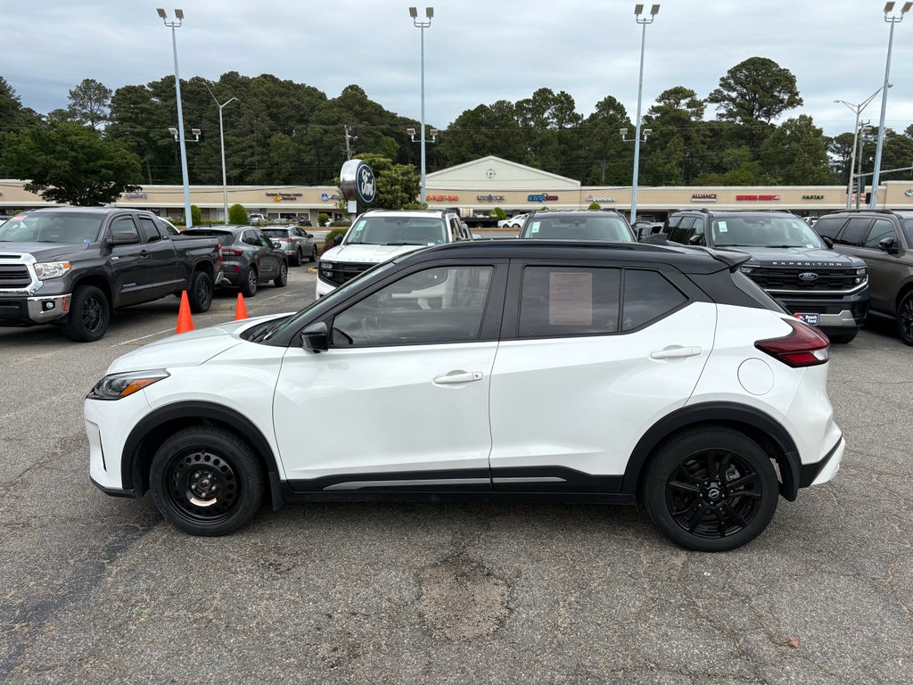 2022 Nissan Kicks SR