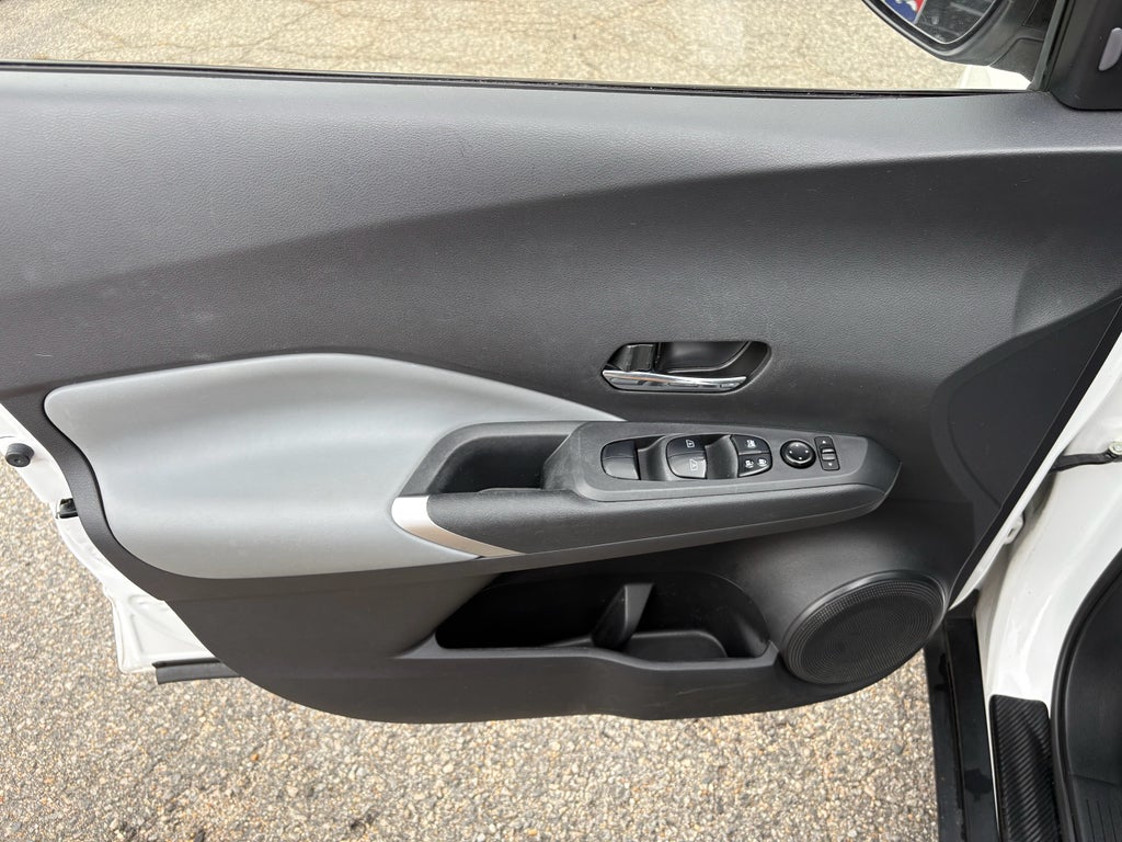 2022 Nissan Kicks SR