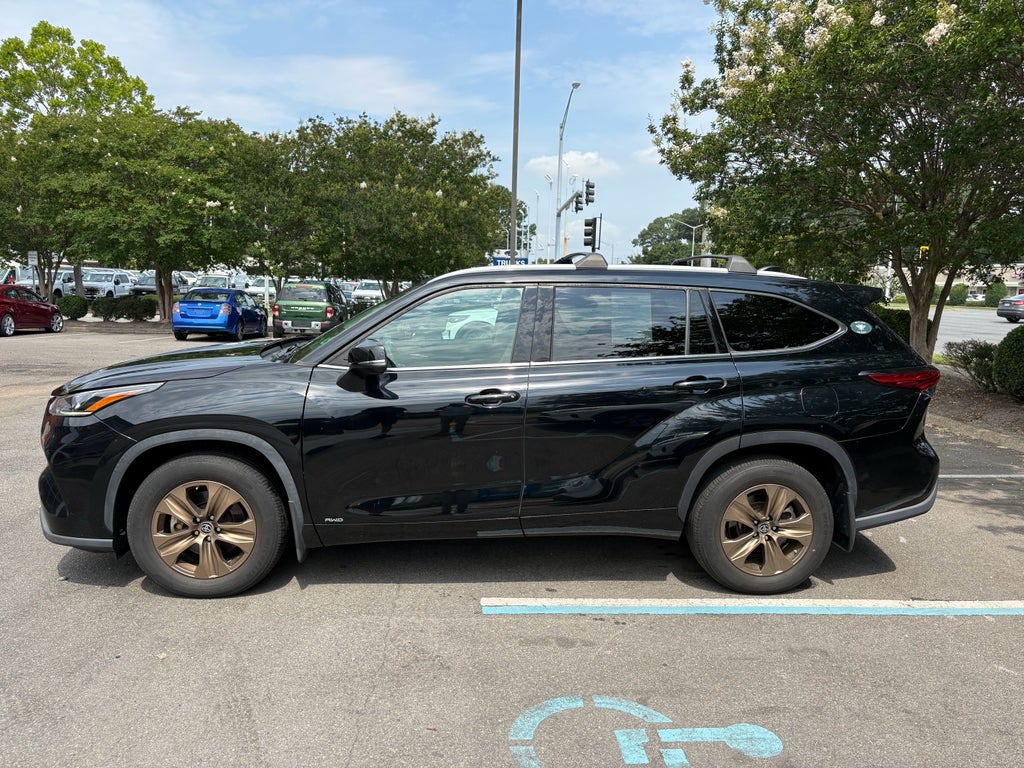 2022 Toyota Highlander Hybrid Hybrid Bronze Edition
