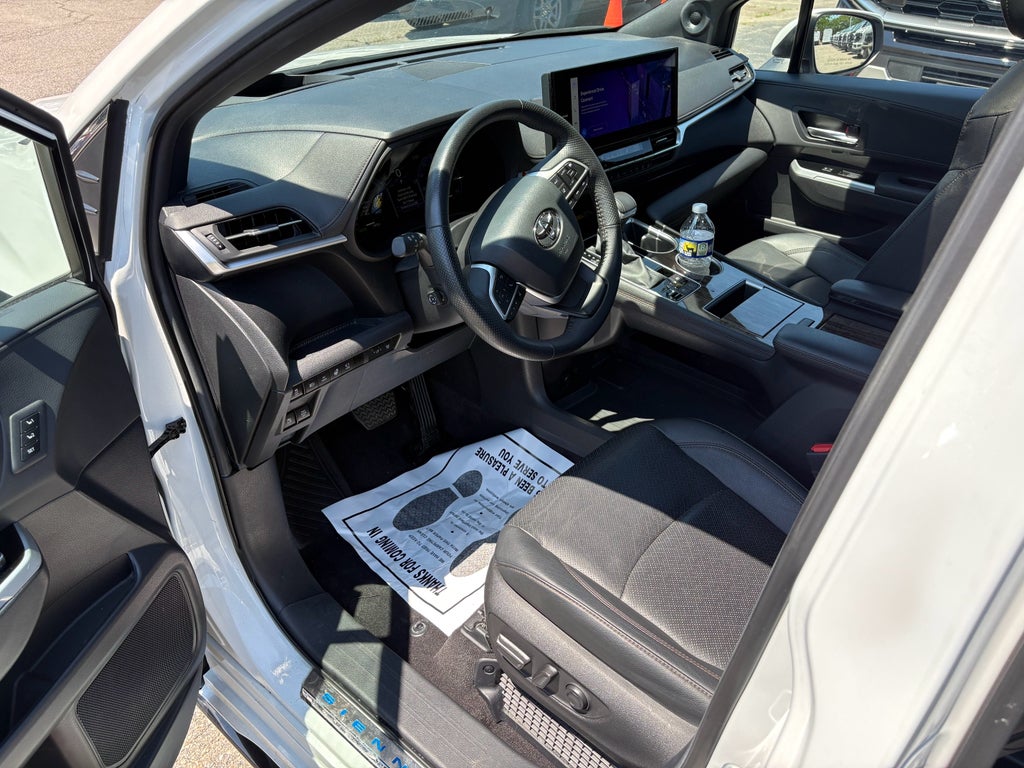 2025 Toyota Sienna Platinum