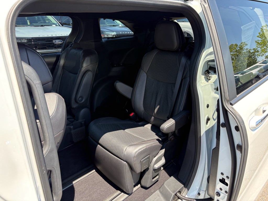 2025 Toyota Sienna Platinum