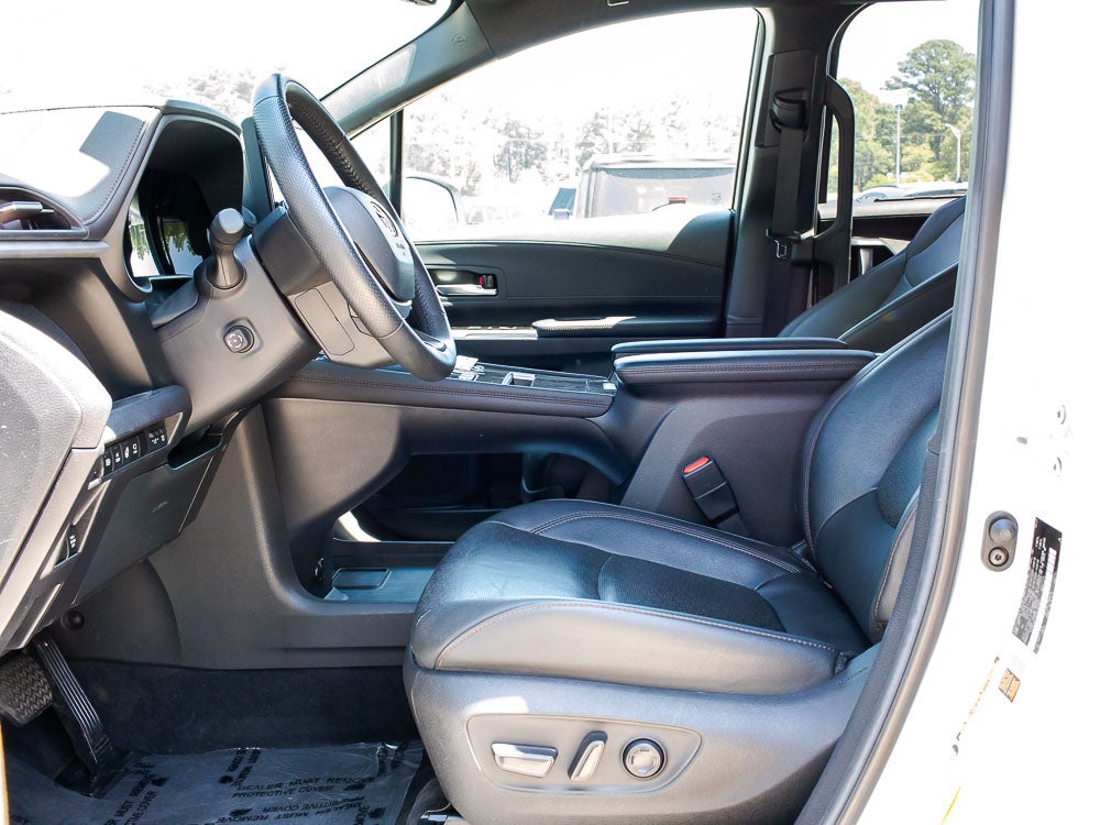 2025 Toyota Sienna Platinum