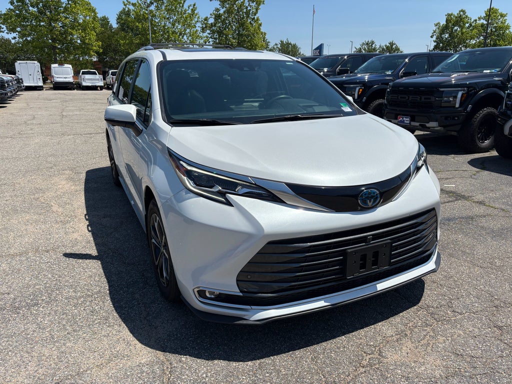 2025 Toyota Sienna Platinum