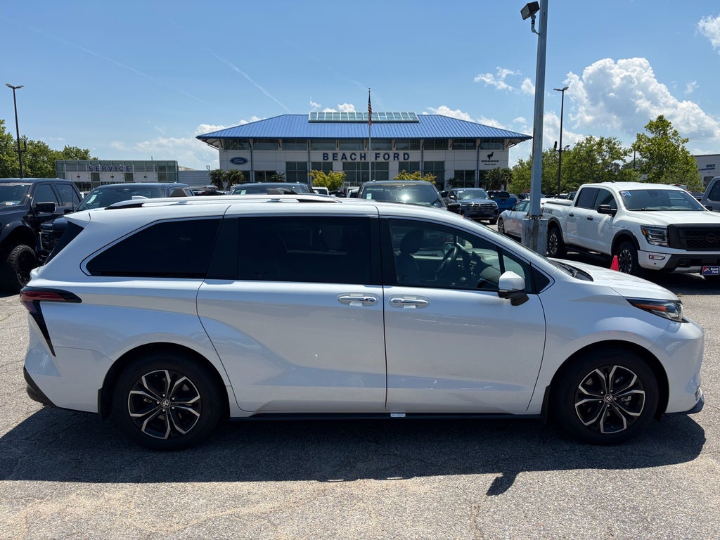 2025 Toyota Sienna Platinum