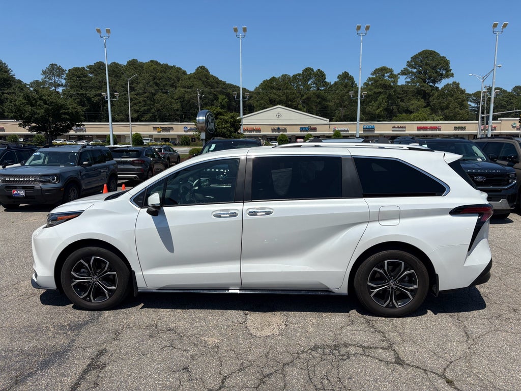2025 Toyota Sienna Platinum
