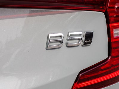 2024 Volvo S60 Plus Dark Theme