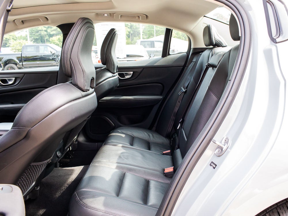 2024 Volvo S60 Plus Dark Theme