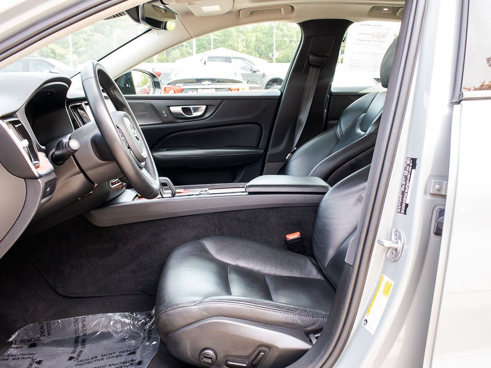 2024 Volvo S60 Plus Dark Theme