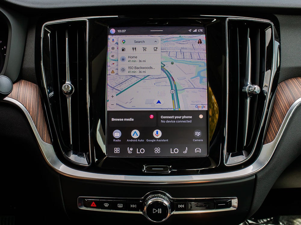 2024 Volvo S60 Plus Dark Theme