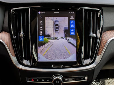 2024 Volvo S60 Plus Dark Theme
