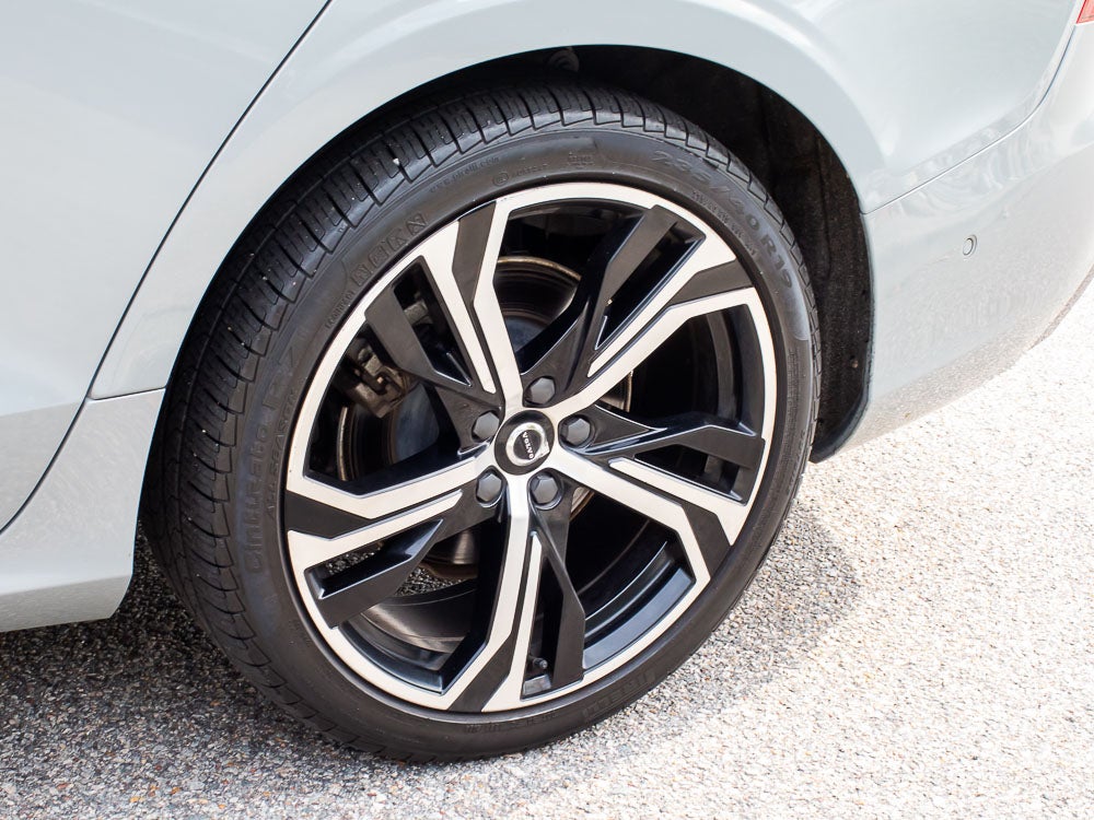 2024 Volvo S60 Plus Dark Theme