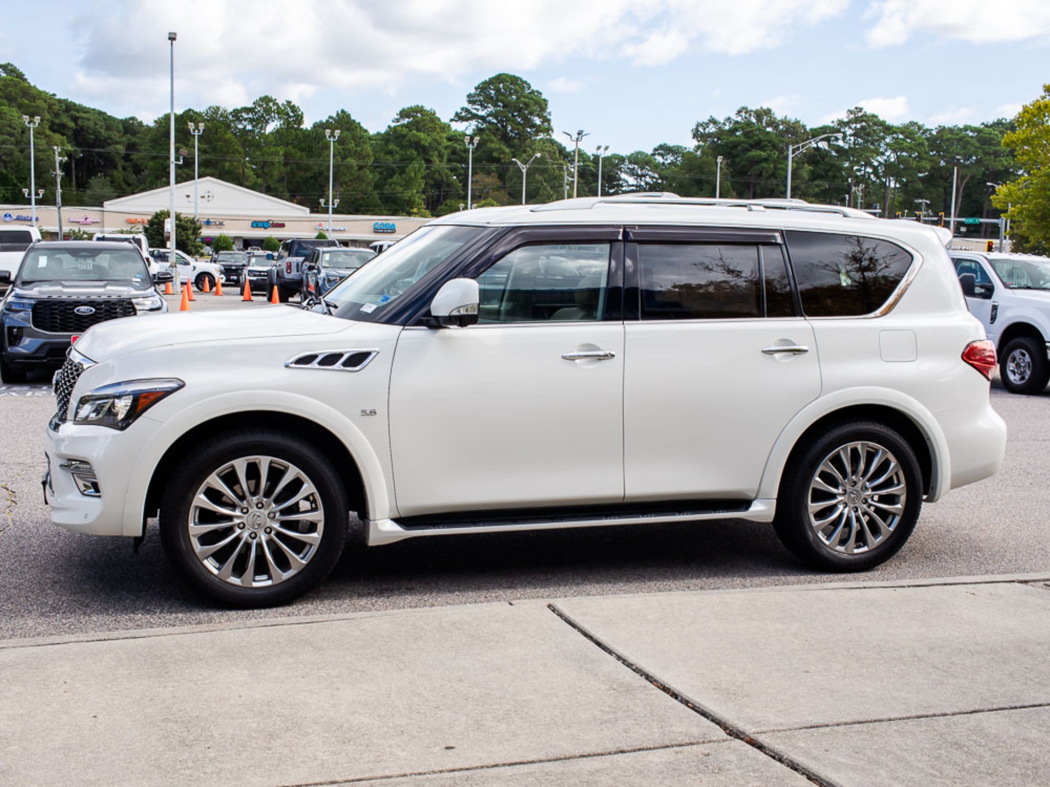 2015 INFINITI QX80 Base