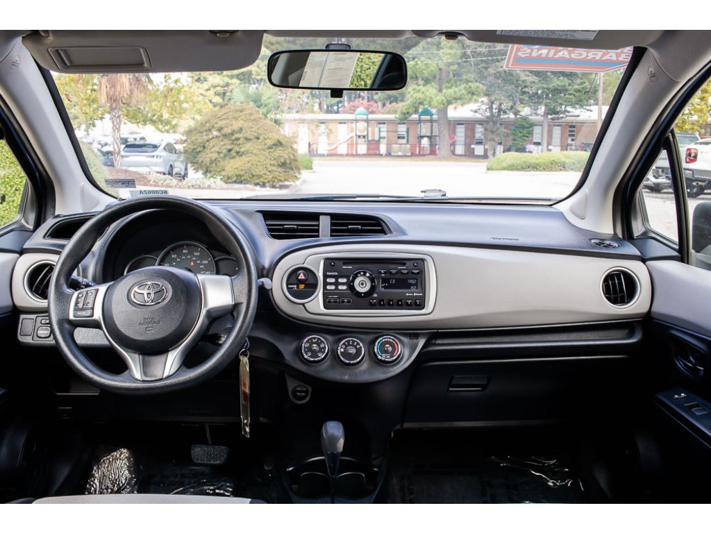 2013 Toyota Yaris LE