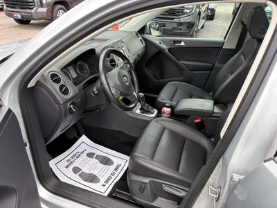 2012 Volkswagen Tiguan SE w/Sunroof & Nav