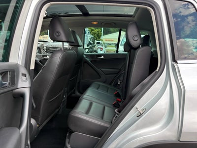 2012 Volkswagen Tiguan SE w/Sunroof & Nav