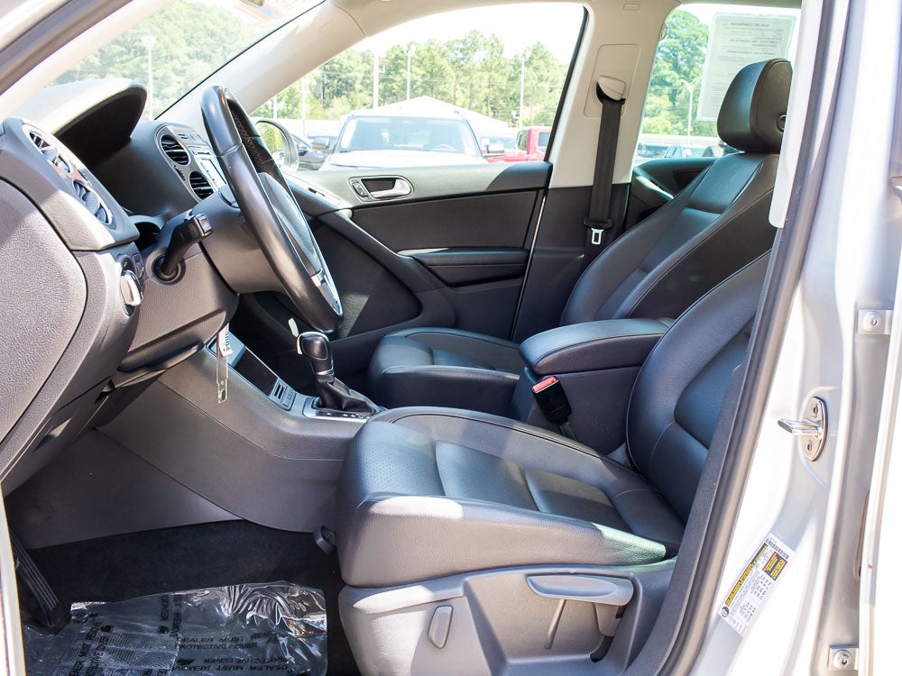 2012 Volkswagen Tiguan SE w/Sunroof & Nav