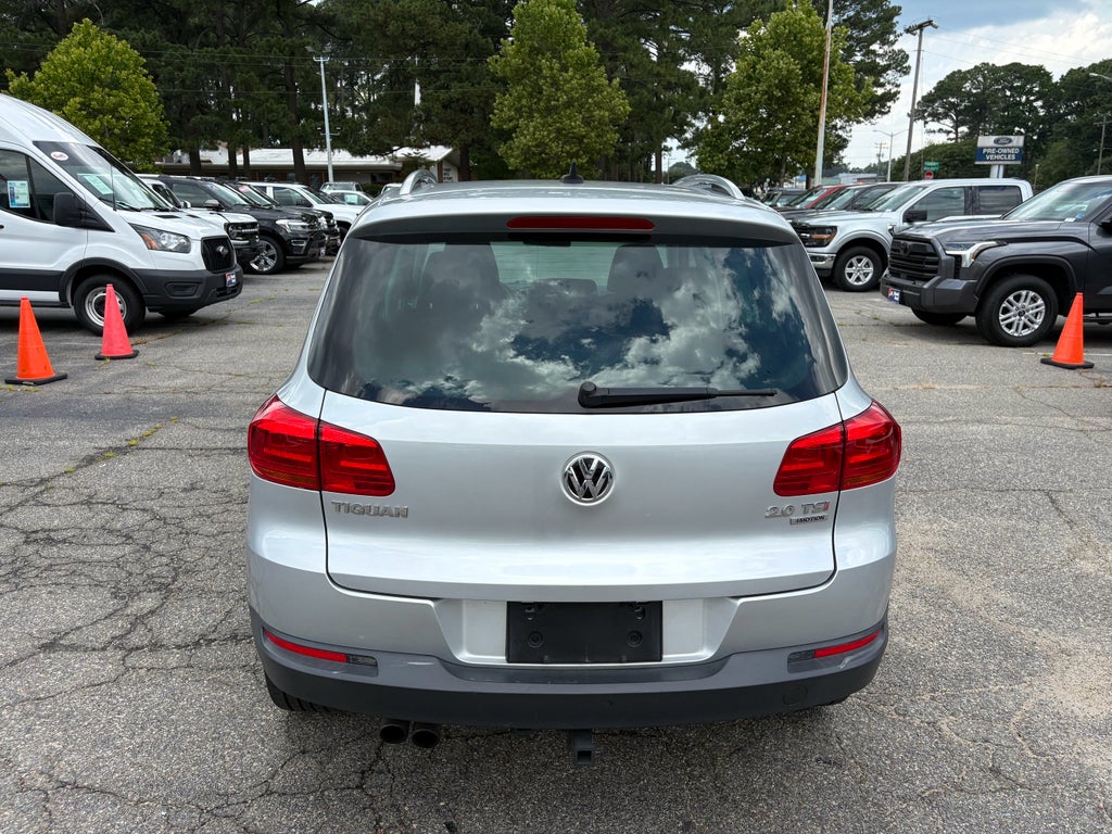2012 Volkswagen Tiguan SE w/Sunroof & Nav