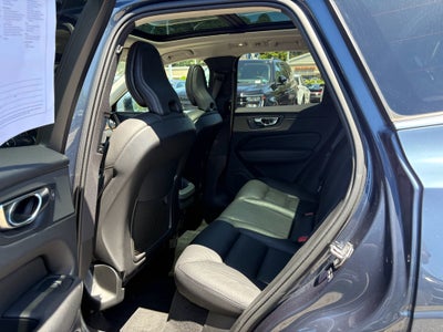 2022 Volvo XC60 Momentum