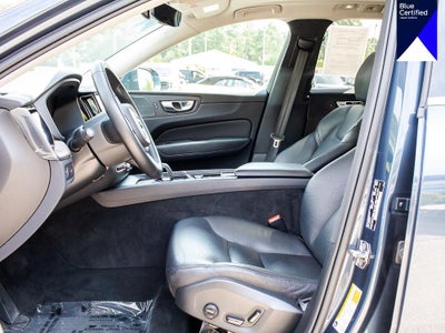 2022 Volvo XC60 Momentum