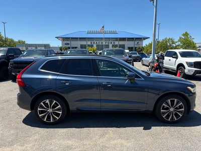 2022 Volvo XC60 Momentum