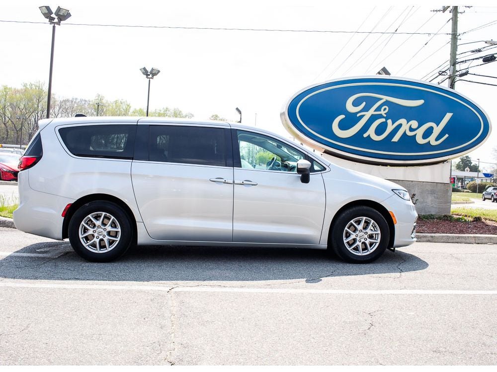 2023 Chrysler Pacifica Touring L