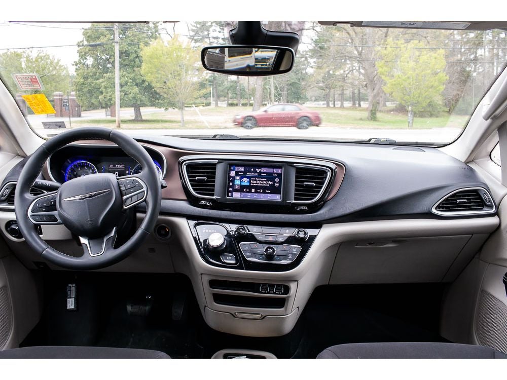 2023 Chrysler Voyager LX