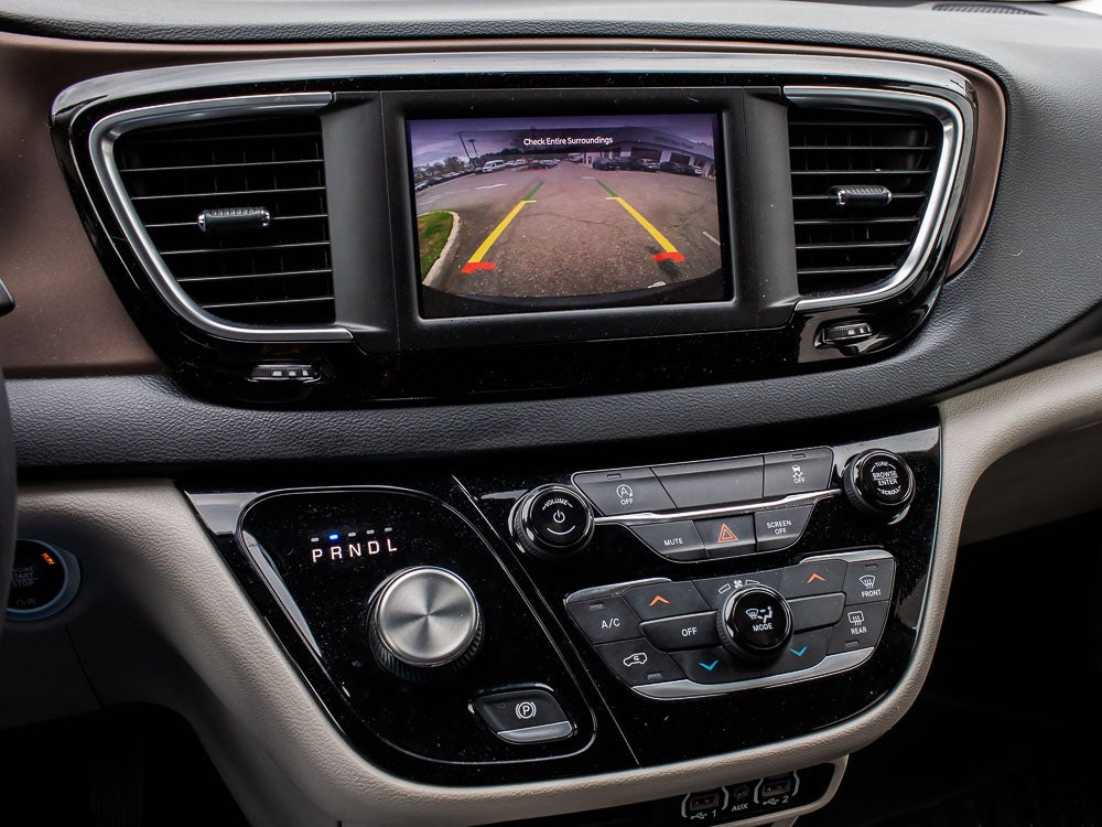 2023 Chrysler Voyager LX