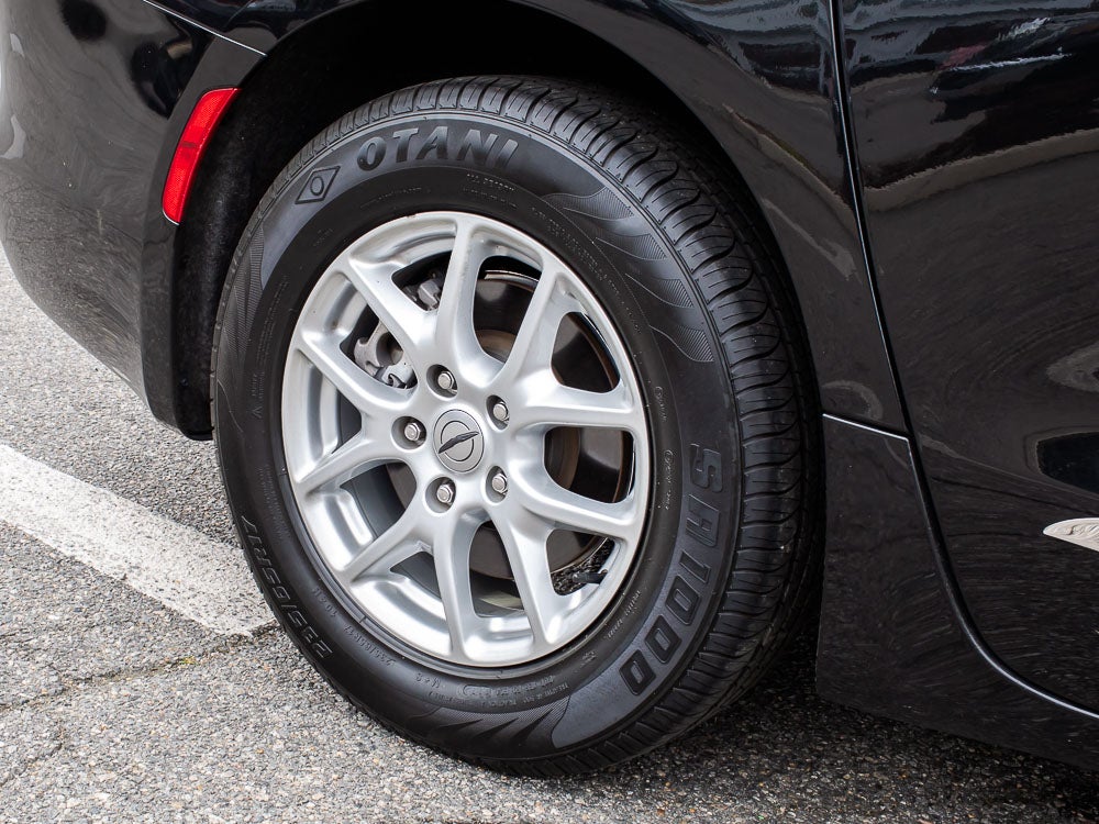 2023 Chrysler Voyager LX